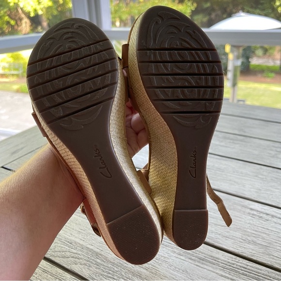 Clarks Caslynn Regina Wedge Tan Leather Sandals Womens Size 9 - Picture 5 of 7